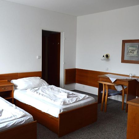 Hotel Peliny Chocen Extérieur photo