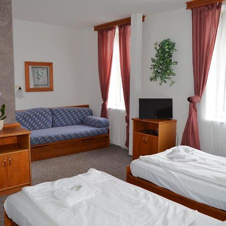 Hotel Peliny Chocen Extérieur photo