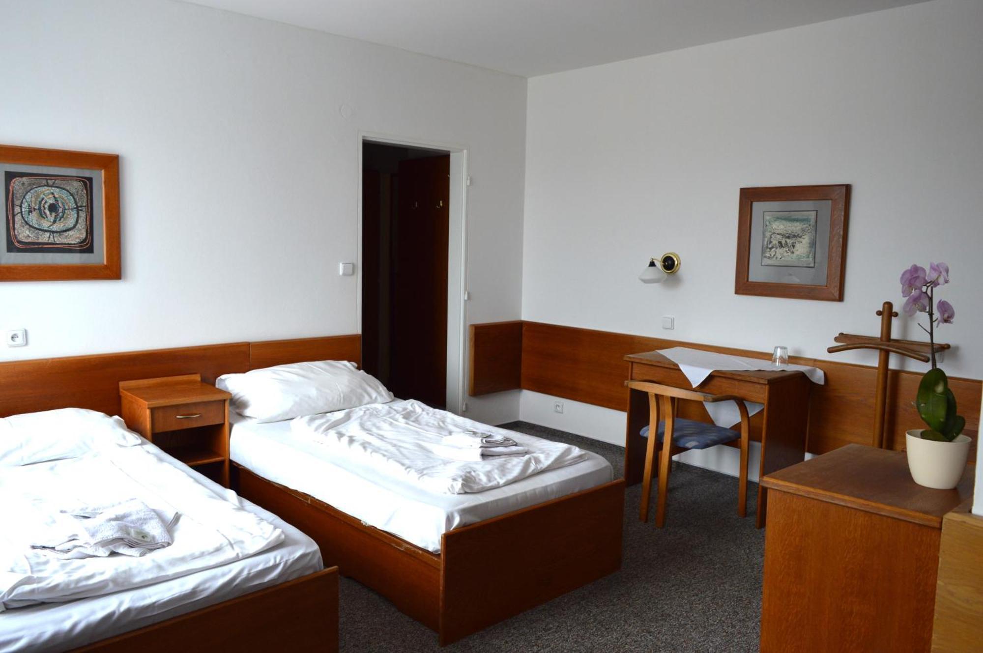 Hotel Peliny Chocen Extérieur photo