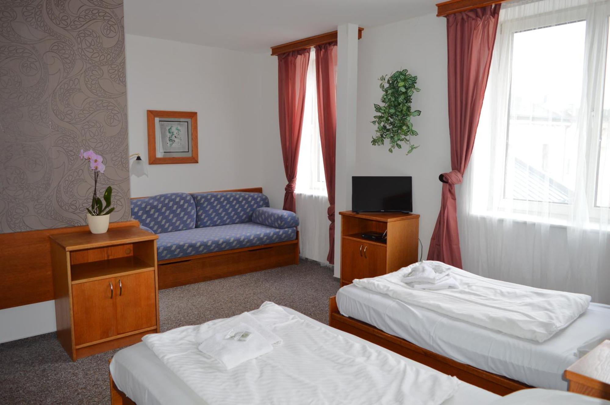Hotel Peliny Chocen Extérieur photo